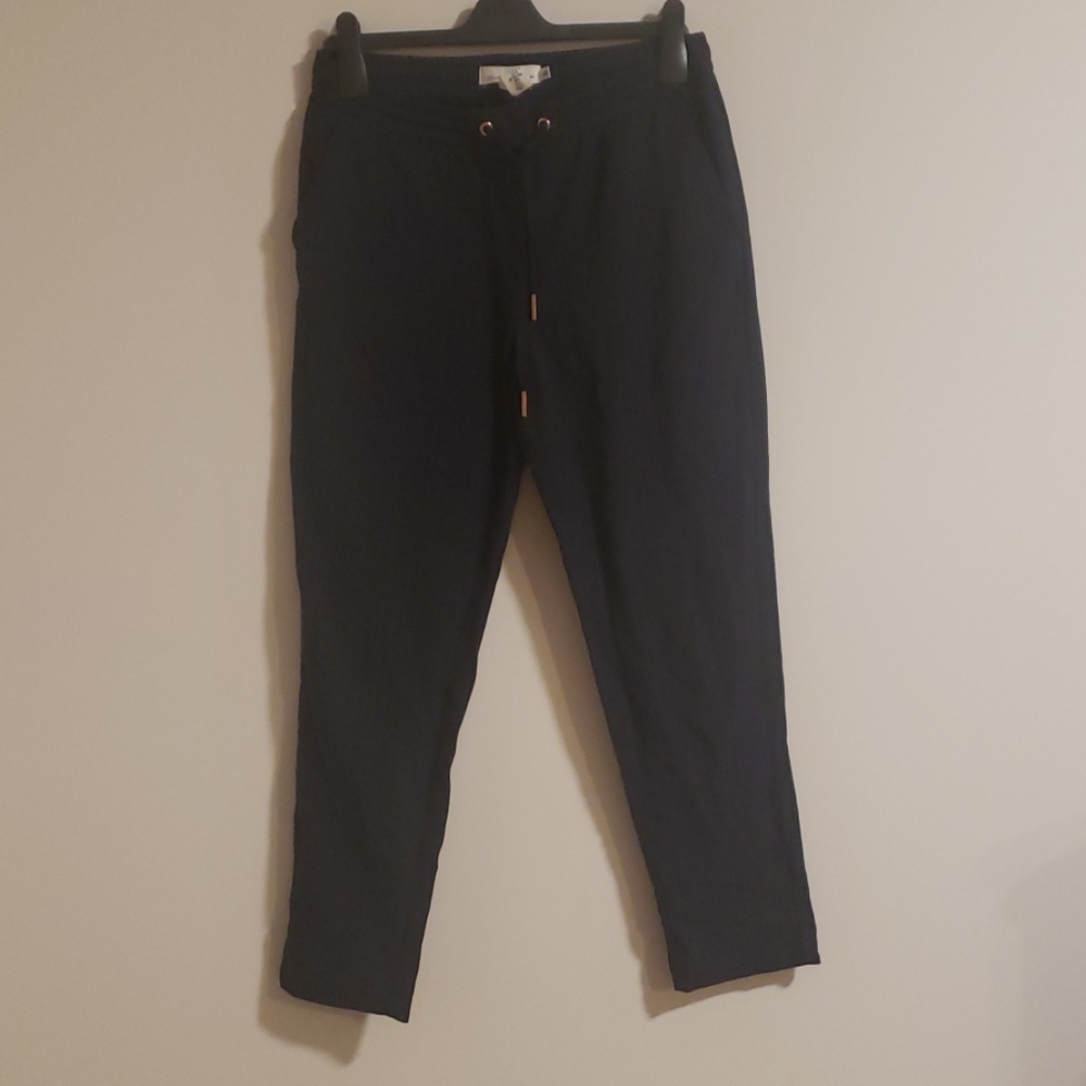 Casual striped chinos with drawstring and pockets